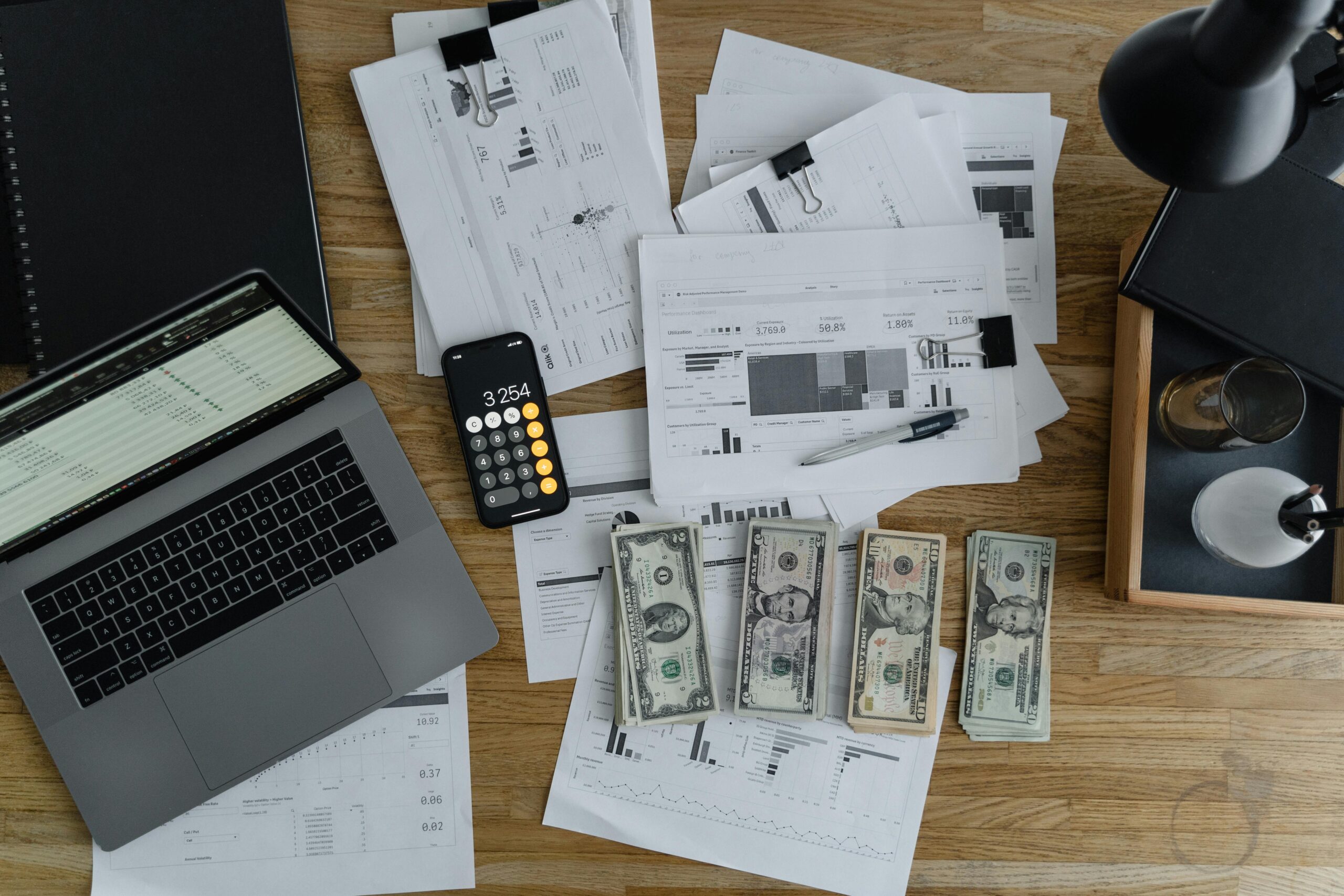 stop doing everything yourself why smart entrepreneurs outsource